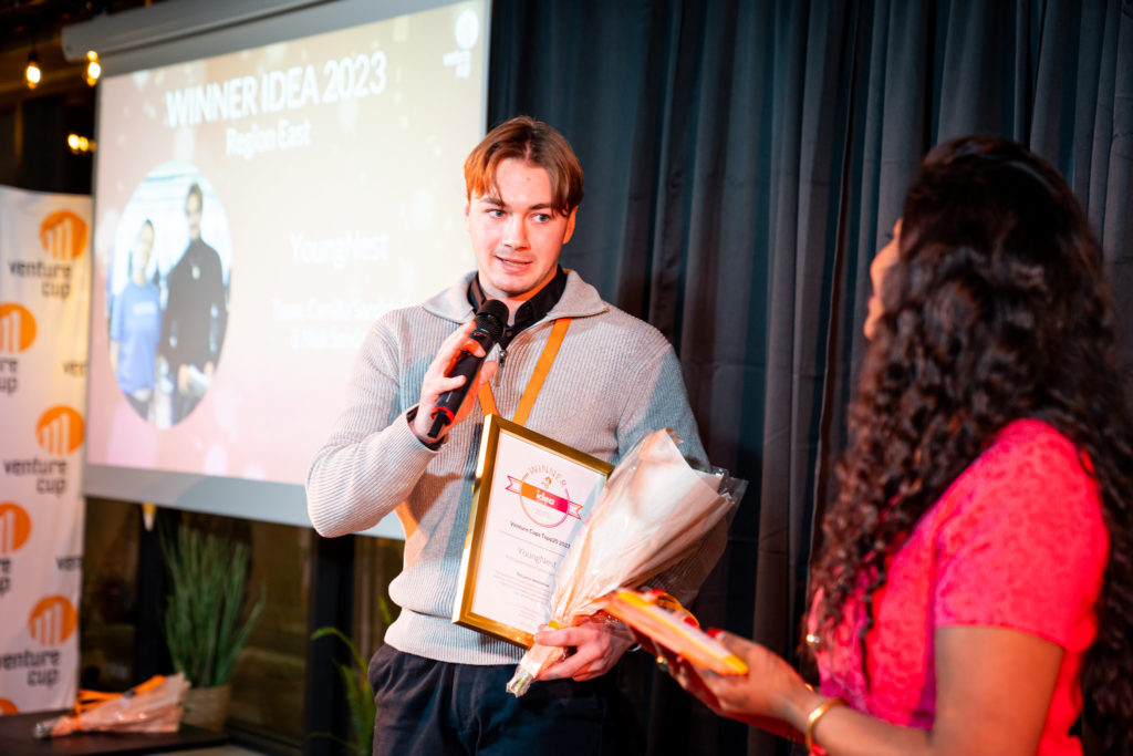 Deltagare och jury på ett Venture Cup-event